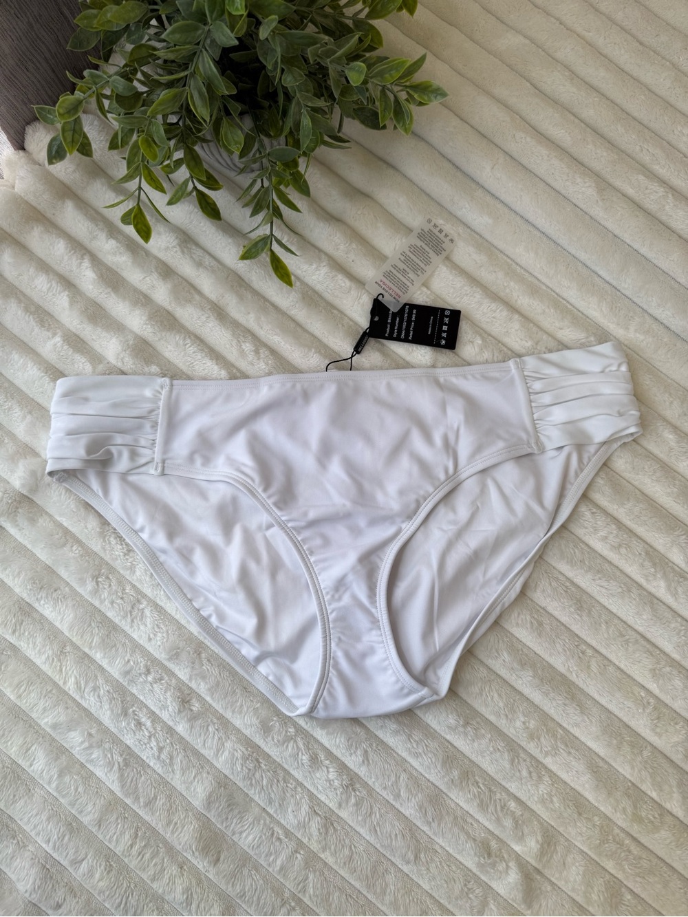 Relleciga white swim bottoms size XXL